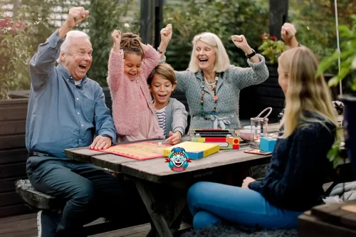 تأثیر بازی های رومیزی بر روابط خانوادگی در عصر دیجیتال